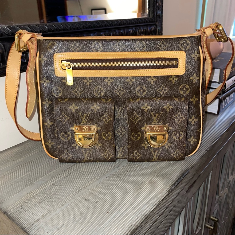 Authentic Louis Vuitton Monogram Hudson Bag